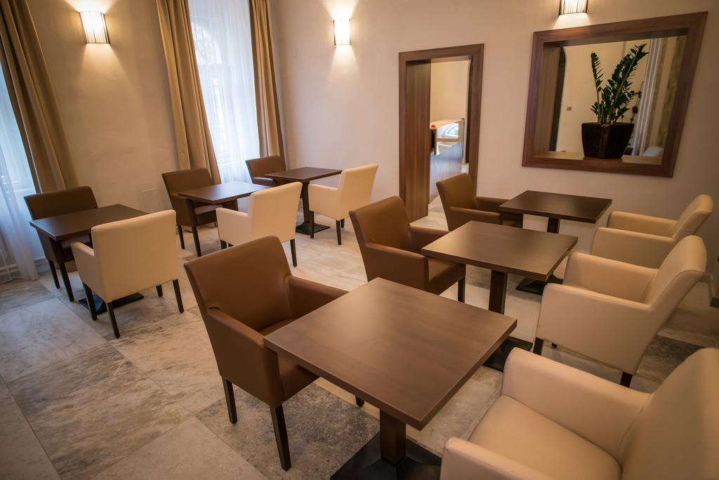 Hotel City Bell Praha Bagian luar foto