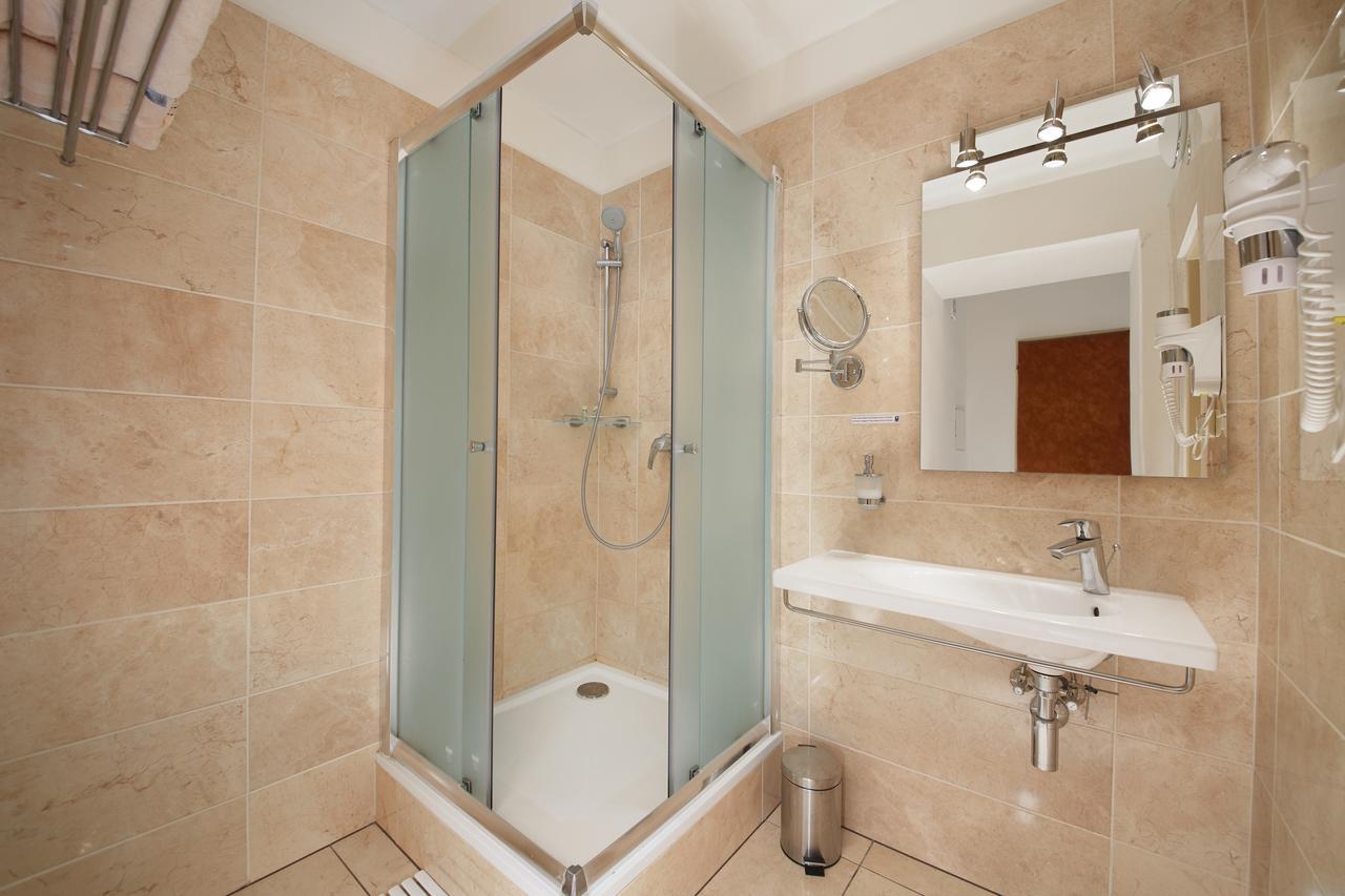 Hotel City Bell Praha Bagian luar foto