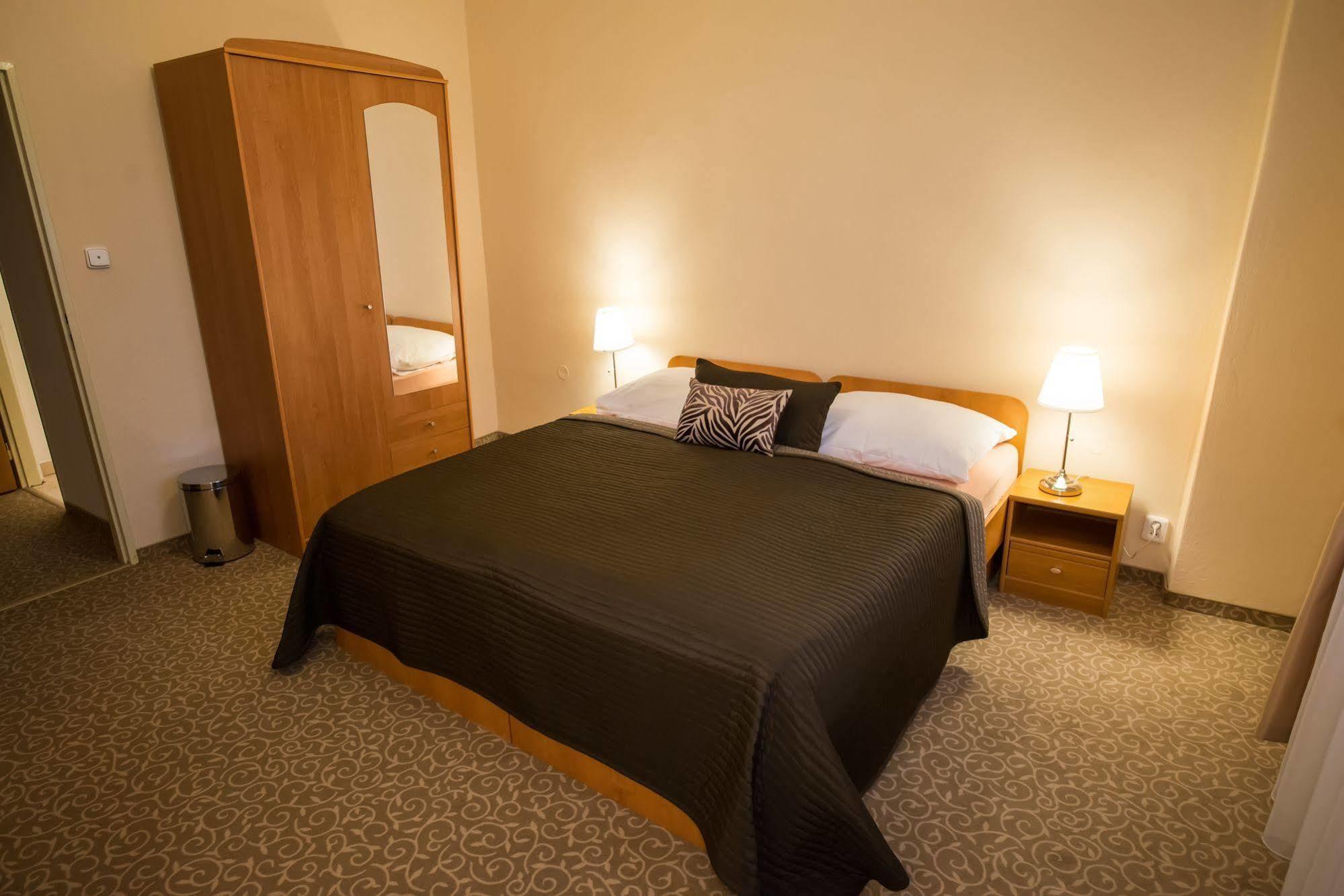 Hotel City Bell Praha Bagian luar foto