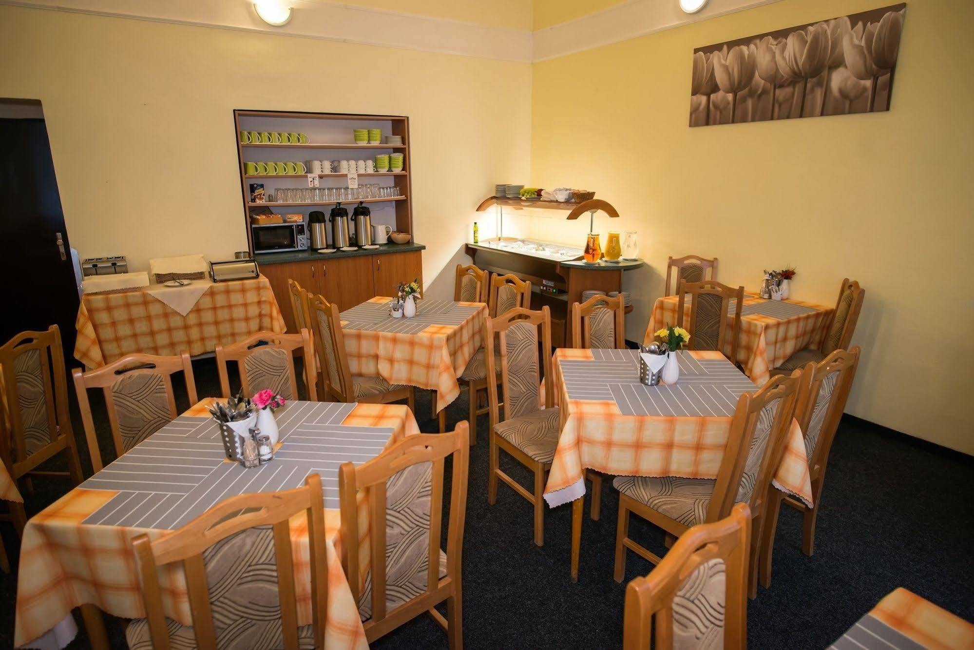 Hotel City Bell Praha Bagian luar foto